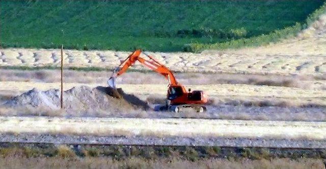 Pyd, Telabyat’ın Batısına Hendek Kazıyor