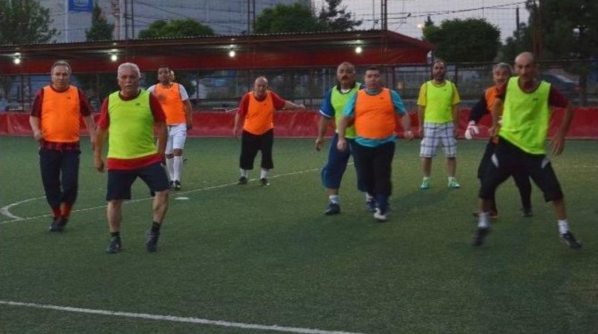 D&uuml;zce Protokol&uuml; Halı Sahada Ter D&ouml;kt&uuml;