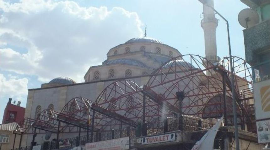 Malazgirt Merkez Alparslan Cami Yenileme Devam Ediyor