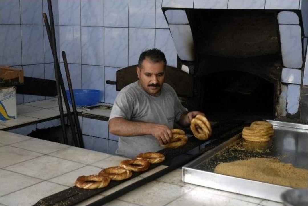 50 Derece Varan Sıcakta Ekmek Parası M&uuml;cadelesi Veriyorlar