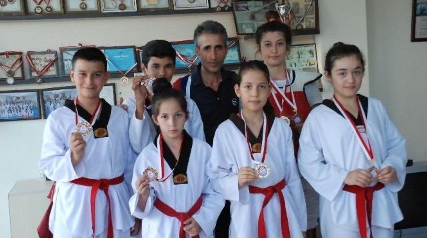 Didimli Tekvandocular Madalyaları Topladı