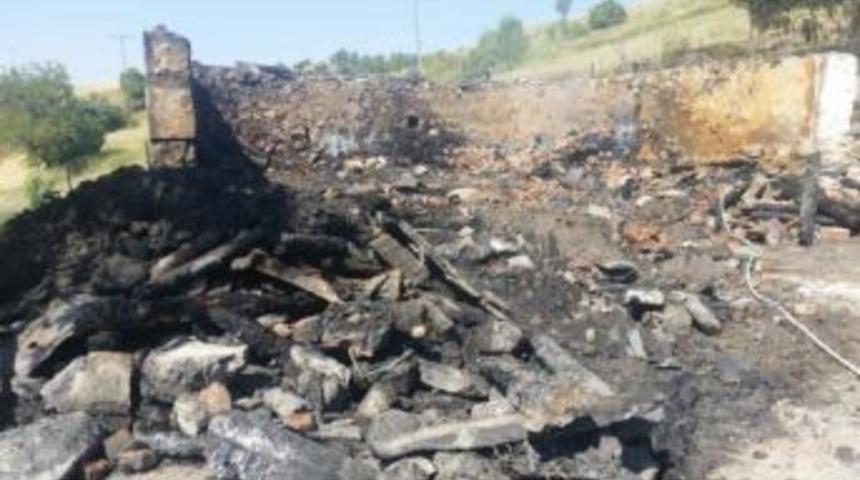 Çamlıdere'de 2 Ev Yandı, 1 Kişi Yanarak Can Verdi