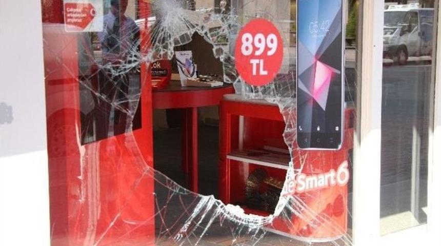 Telefon Bayisinden Hırsızlık