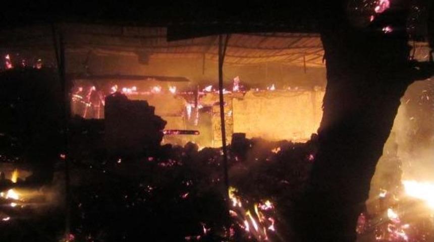 Ermenek'te 3 Ev Yandı, Unuttukları Telefonlarını Almaya Giren 2 Kızkardeş &Ouml;ld&uuml;