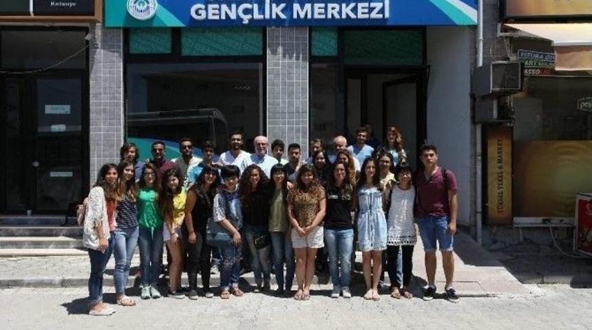 Başkan Kurt, Aıesec &Ouml;ğrencileri İle Birlikte