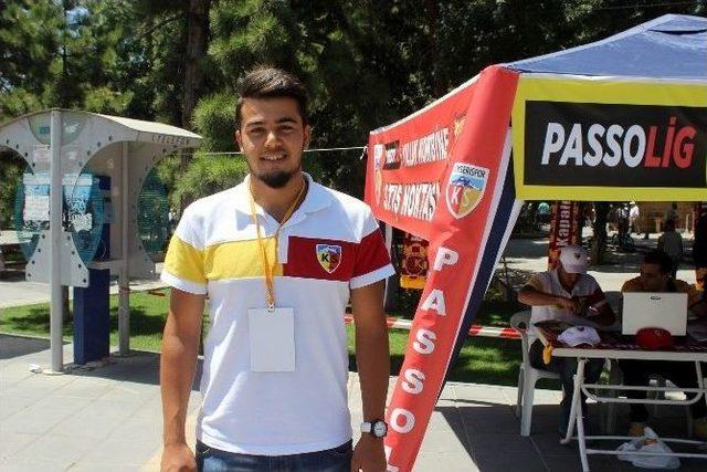 Cumhuriyet Meydanı’na Kayserispor Passolig Satış Noktası Kuruldu