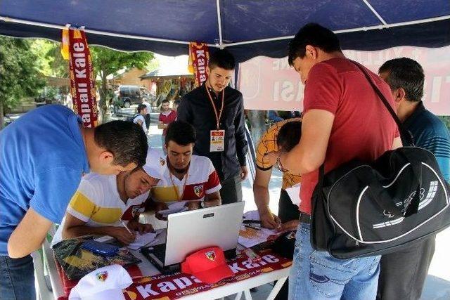 Cumhuriyet Meydanı’na Kayserispor Passolig Satış Noktası Kuruldu