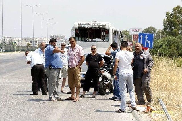 Antalya’da Yakıt Tankeri İle Minibüs Çarpıştı: 1 Yaralı