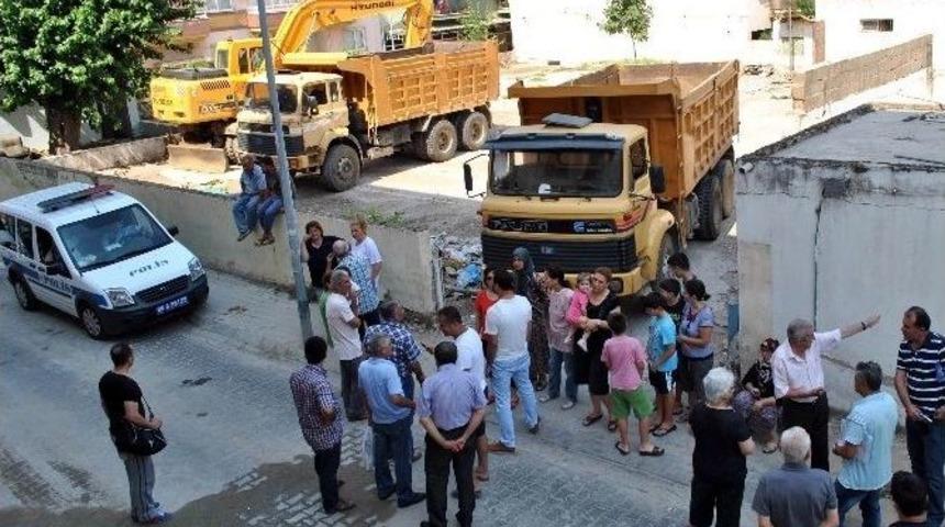 Efeler&rsquo;de Mahalle Sakinlerinin Otopark Tepkisi