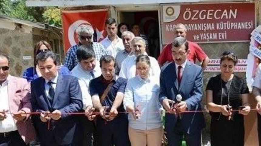 &Ouml;zgecan Adına K&uuml;t&uuml;phane A&ccedil;ıldı
