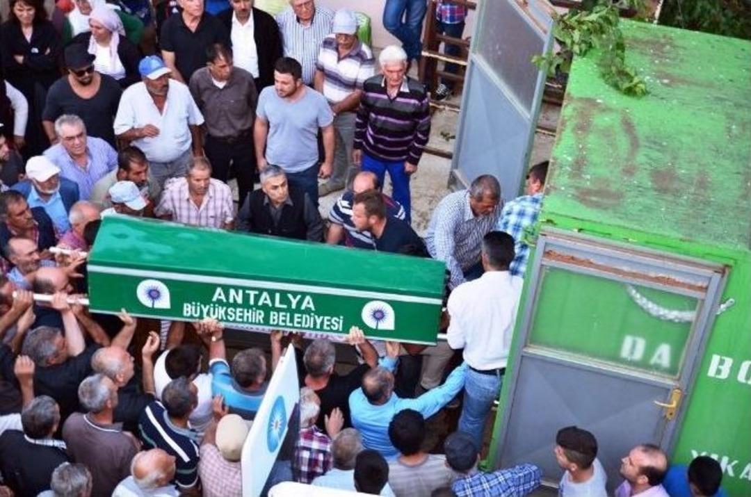 Paramotor Kazasında &Ouml;len Onur Yılmaz Toprağa Verildi