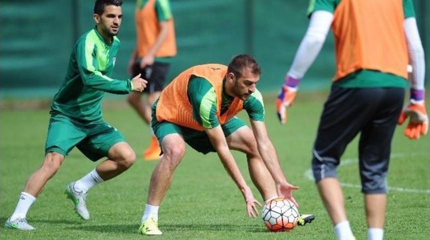 Bursaspor&rsquo;un Yeni Sezon Hazırlıkları Aralıksız Devam Ediyor