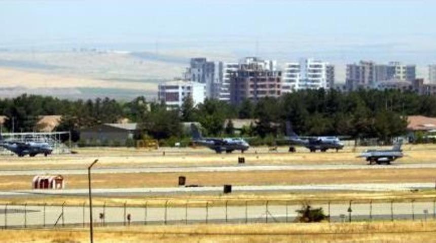Diyarbakır 8'inci Ana Jet &Uuml;ss&uuml;'nde Sessizlik