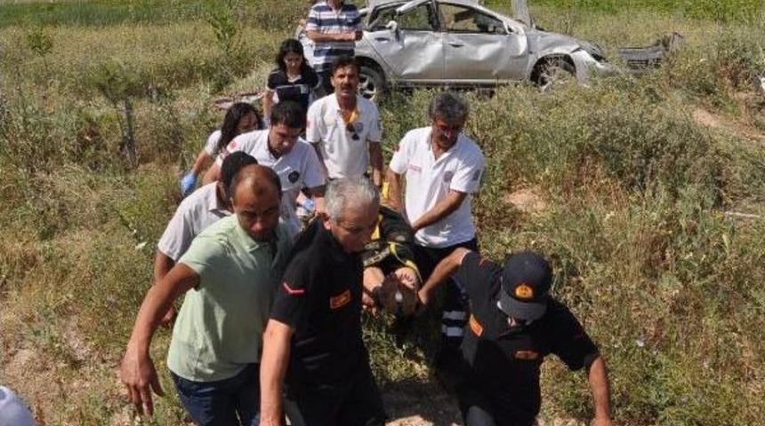Otomobil Tarlaya U&ccedil;tu: 7 Yaralı