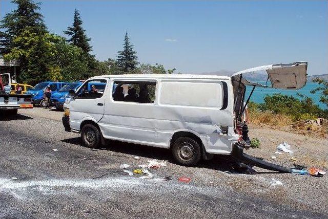 Elazığ’da Trafik Kazası: 1 Ölü, 2 Yaralı