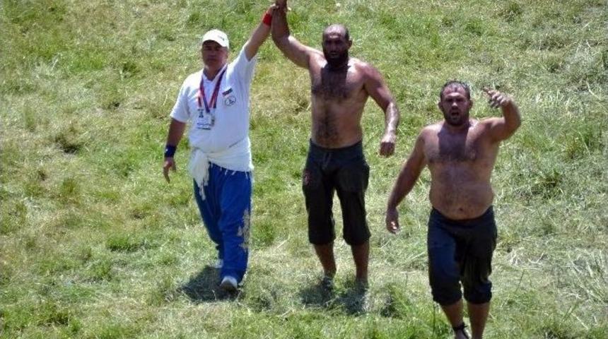 Başpehlivanlık M&uuml;sabakalarında &Uuml;&ccedil;&uuml;nc&uuml; Tura &Ccedil;ıkan İsimler Belli Oldu