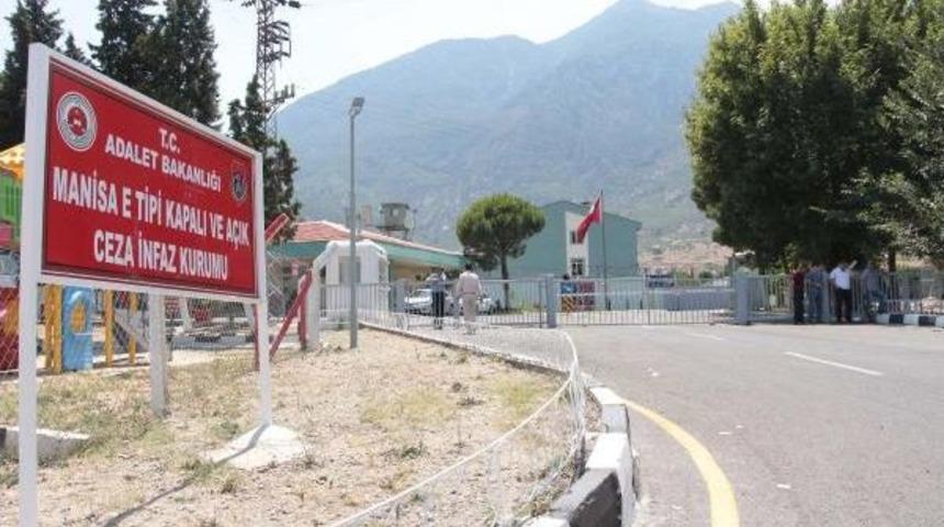 Manisa'da 3 Siyasi Mahkum A&ccedil;lık Grevine Başladı