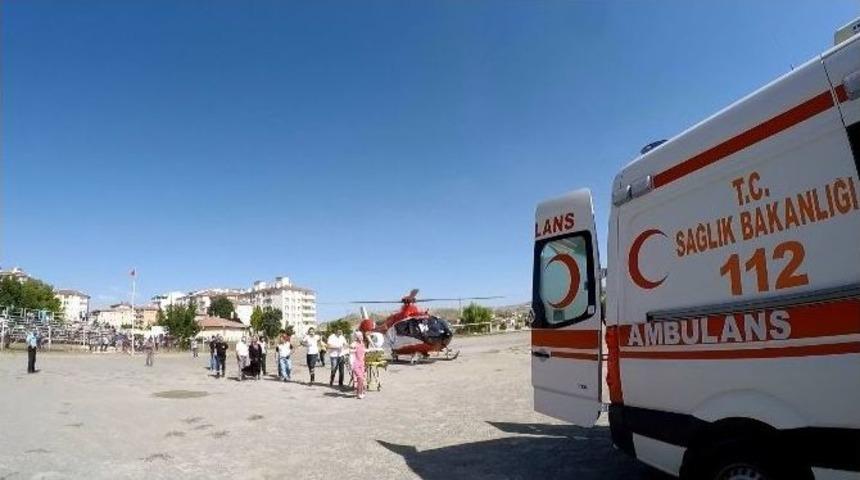 Yolda Fenalaşan Hastanına İmdadına Hava Ambulansı Yetişti