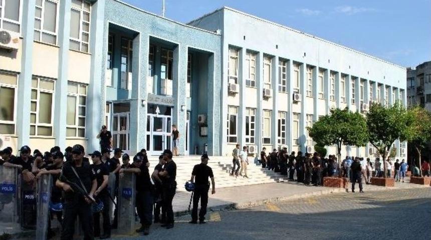 Aydın&rsquo;daki Operasyonda G&ouml;zaltına Alınan 8 Kişi Adliyeye Sevk Edildi