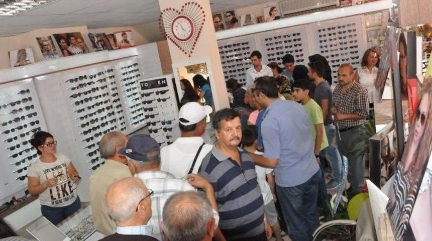 Açılışa Özel Yüzde 80 İndirim Olunca İzdiham Oldu