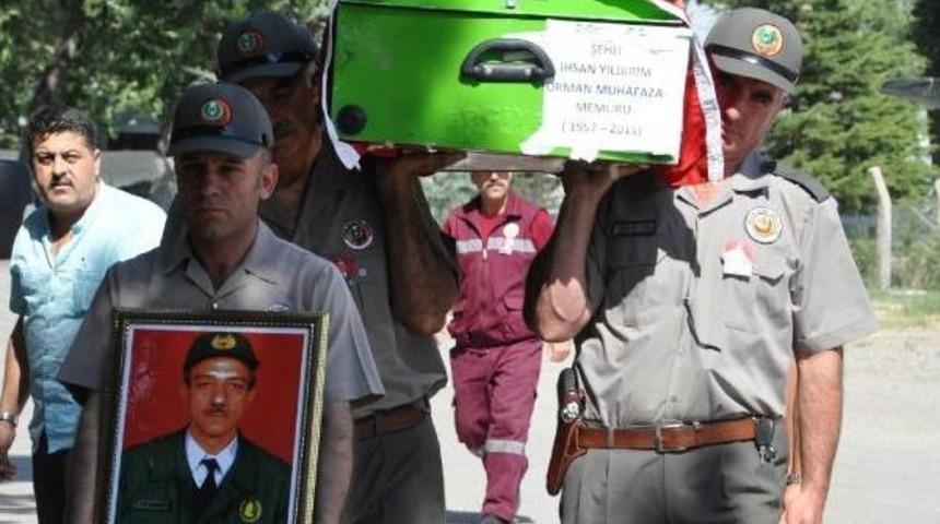 Yangın S&ouml;nd&uuml;rme &Ccedil;alışmaları Sırasında Dozer Altında Kalan Orman Muhafaza Memuru &Ouml;ld&uuml;