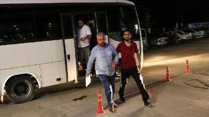 Işid Operasyonunda G&ouml;zaltına Alınan 10 Ş&uuml;pheli Adliyede