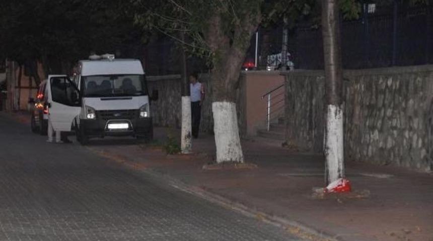 Orduevi Yanına Bırakılan Ş&uuml;pheli Poşetten I&ccedil; &Ccedil;amaşırı &Ccedil;ıktı