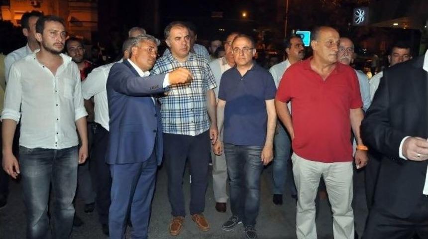 Ak Parti Karşıyaka Binası &Ouml;n&uuml;ne Ses Bombası Atıldı