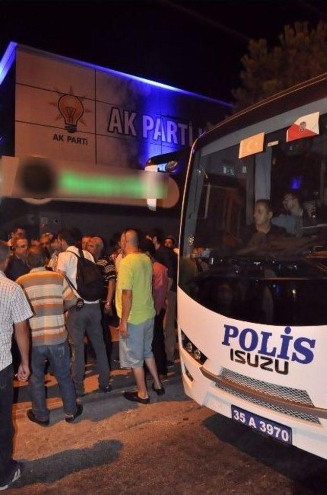 Ak Parti Karşıyaka Binası Önüne Ses Bombası Atıldı