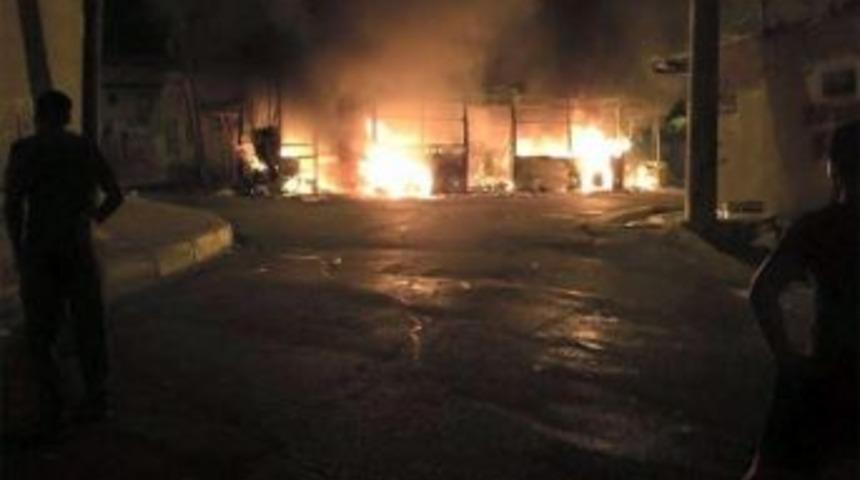 İzmir&rsquo;de Otob&uuml;se Molotoflu Saldırı