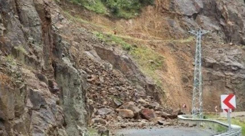 Mhp Olur İl&ccedil;e Teşkilatı Başkanı Hamdi Akın&rsquo;ın Kapanan Yola Tepkisi