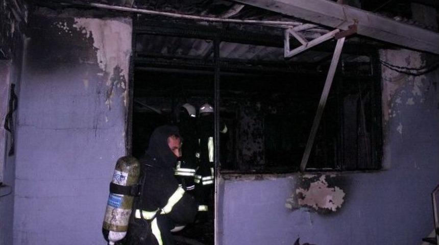 Salihli&rsquo;de Ev Yangını