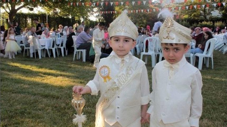 &Ouml;zdilek Geleneksel S&uuml;nnet Ş&ouml;leniyle 225 &Ccedil;ocuk Erkekliğe İlk Adımı Attı