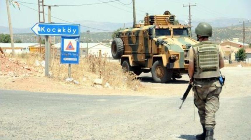 Lice'de Askerlere Bomba Y&uuml;kl&uuml; Ara&ccedil;la Pusu: 2 Şehit 4 Yaralı (3)