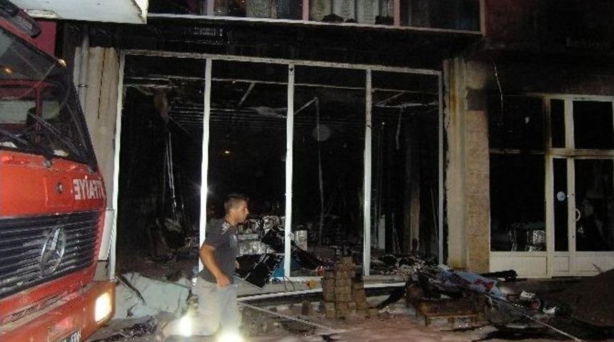 G&ouml;nen&rsquo;deki Avm&rsquo;de Yangın