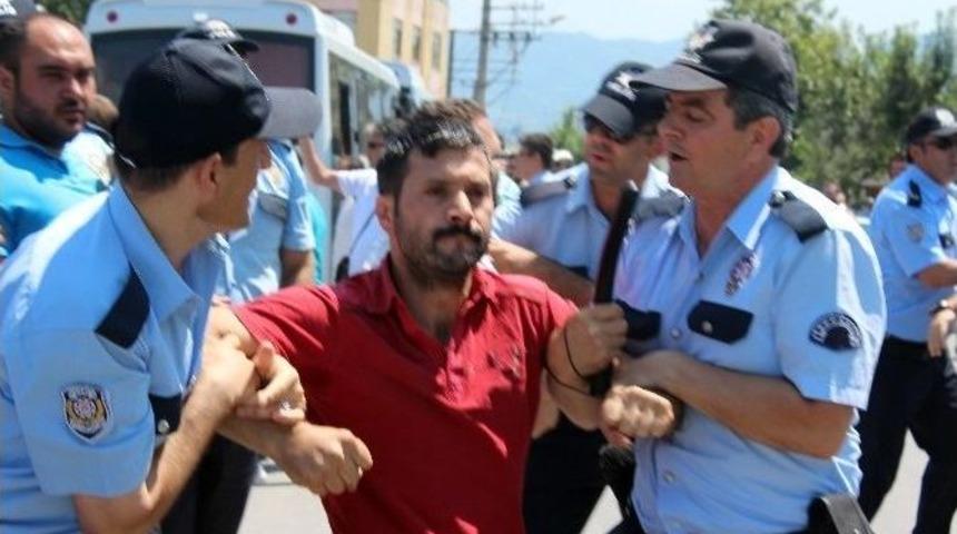 Kocaeli&rsquo;de Fabrika İş&ccedil;ilerinin Direnişine Polis M&uuml;dahalesi: 6 G&ouml;zaltı