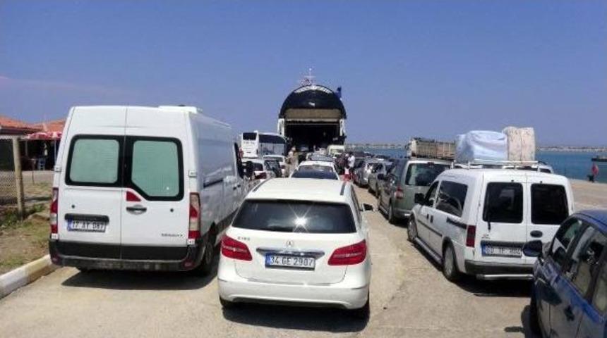 G&ouml;k&ccedil;eada'daki Feribot Kuyruğu, Tbmm G&uuml;ndemine Taşınıyor