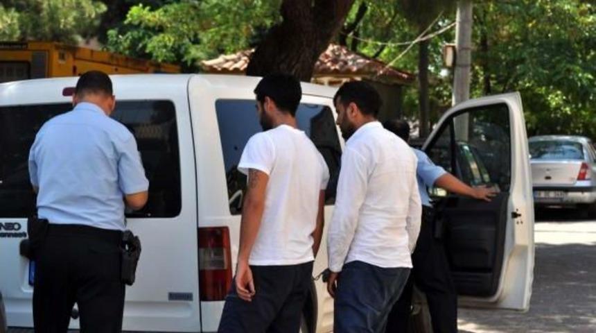 Ayvacık'ta 3 Minib&uuml;ste Toplam 76 Ka&ccedil;ak Yakalandı