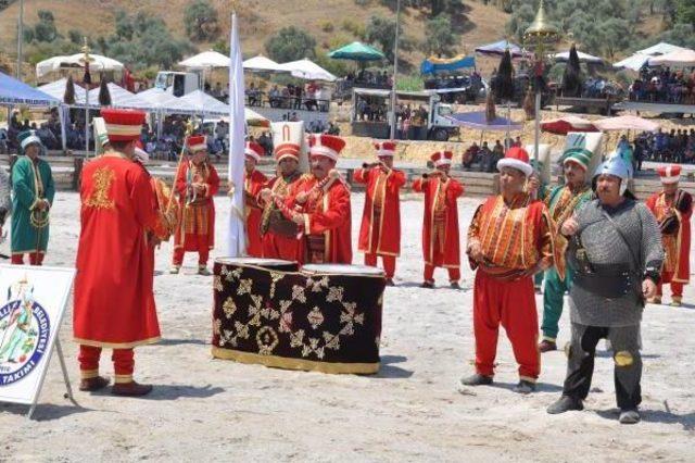 Germencik'te Mehterli Boğa Güreşi