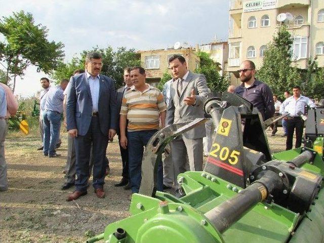 Milletvekili Özkaya Sandıklı’da Tarım Makinası Satışı Yapılacak İş Yeri Açılışına Katıldı