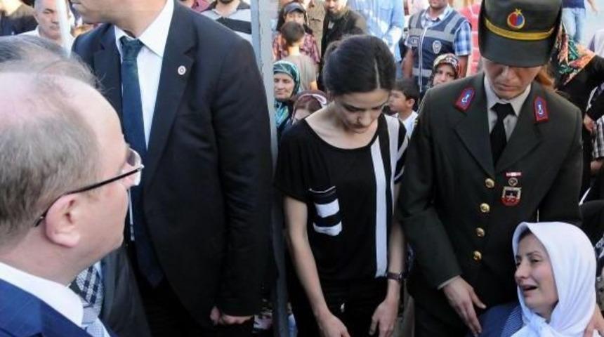 Şehit Eşinden Bakan &Ouml;zt&uuml;rk'e &Ccedil;&ouml;z&uuml;m S&uuml;reci Tepkisi