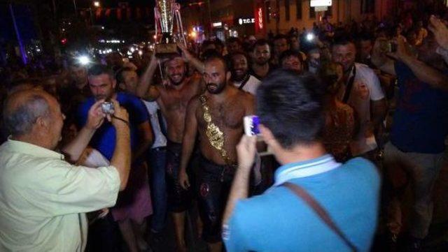 Başpehlivan Okulu'nun Hamam Yürüyüşünde Caddeler Tıkandı