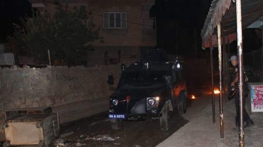 D&ouml;rt Ayrı Noktada &Ccedil;ıkan G&ouml;sterilerde Polise Molotoflu Saldırı Yapıldı