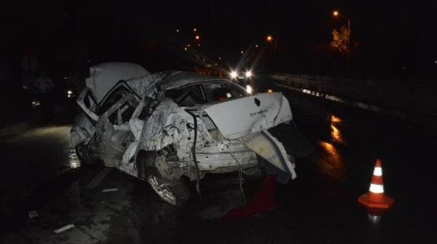 Islak Yol Kazası: 4 Yaralı