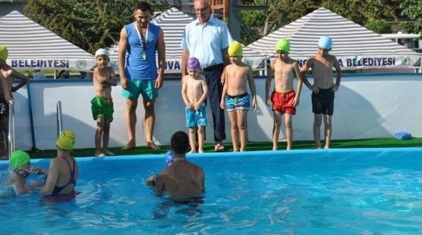 İncirliova&rsquo;da Şehir Merkezine Taşınabilir Havuz Kuruldu