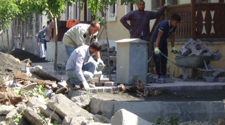 Kars Belediyesi Kaldırım Ve Asfalt &Ccedil;alımalarını S&uuml;rd&uuml;r&uuml;yor