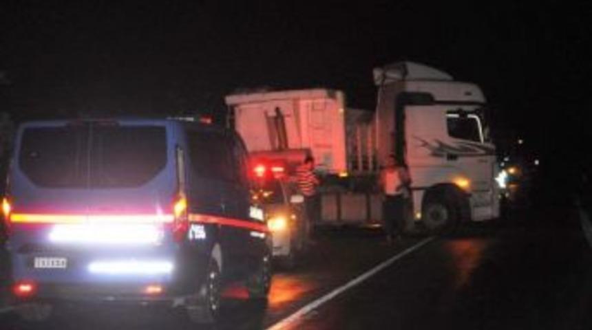 Arıza Yapan Tır'ının Altında &Ouml;ld&uuml;