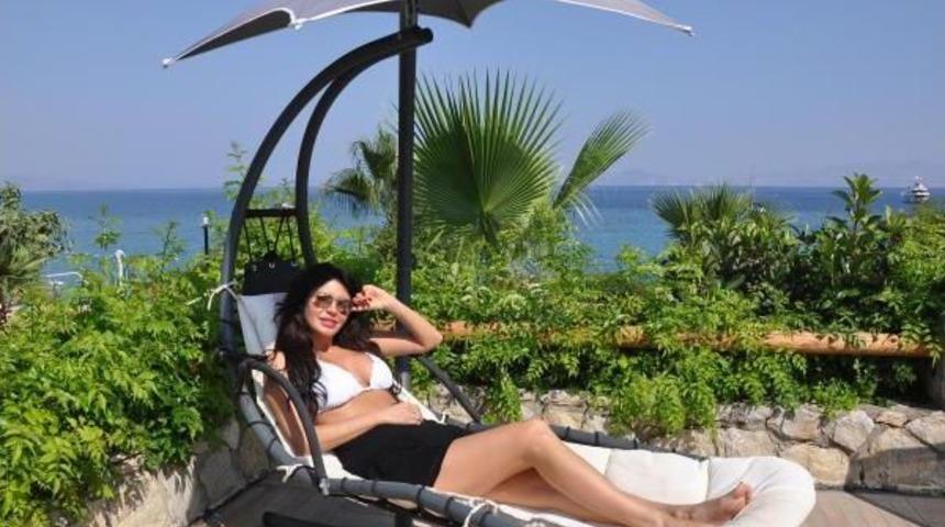 Ebru Polat Sıkıntılı Geldiği Dat&ccedil;a'dan Mutlu Ayrıldı