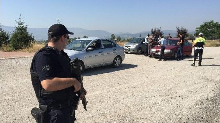 Bolu Kent Girişlerinde Silahlı Polisler Nöbet Tutuyor