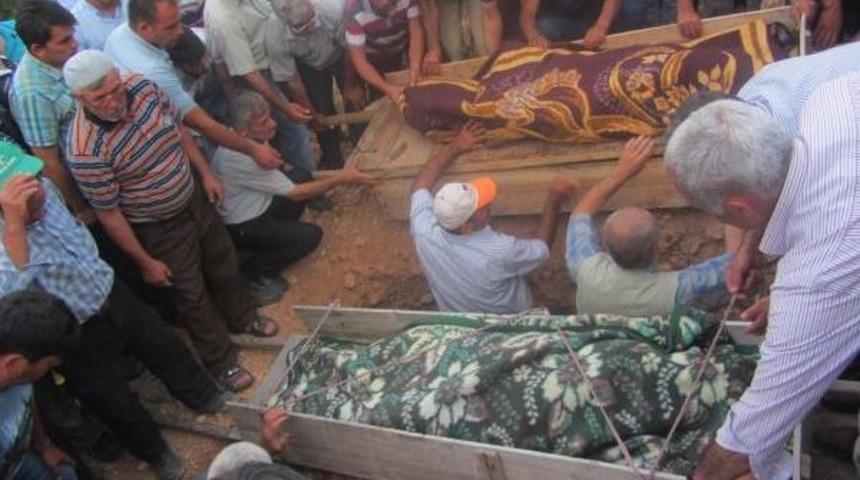 Yangında &Ouml;len Iki Kız Kardeş Yan Yana Defnedildi